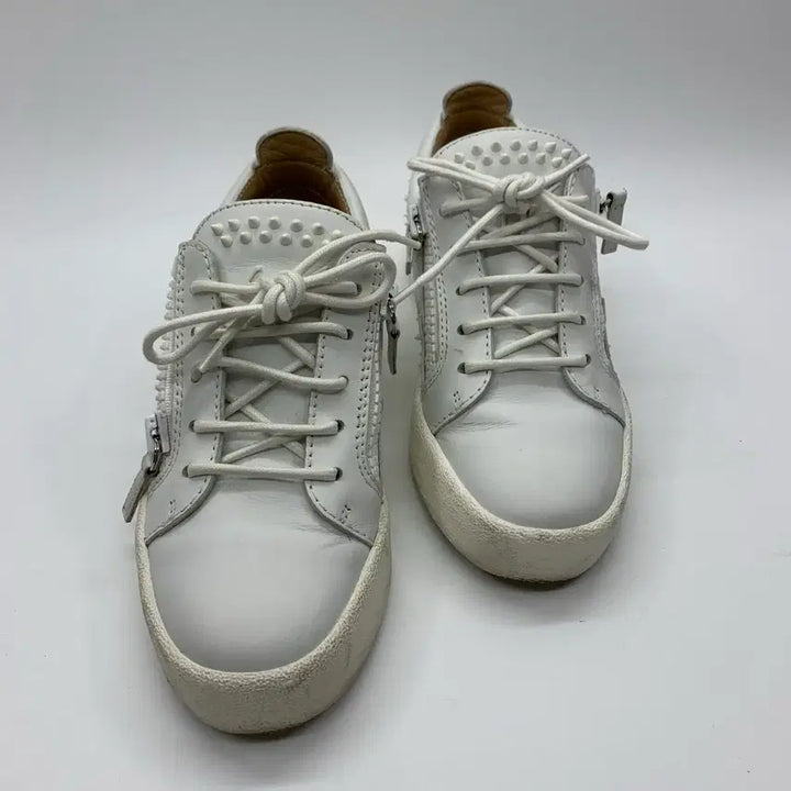 [BUNJANG] Giuseppe Zanotti White Studded Sneakers (Size 36) / 267001000 쥬세페 자노티 화이트 스터드 스니커즈 36사이즈
