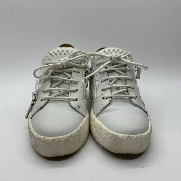 [BUNJANG] Giuseppe Zanotti White Studded Sneakers (Size 36) / 267001000 쥬세페 자노티 화이트 스터드 스니커즈 36사이즈