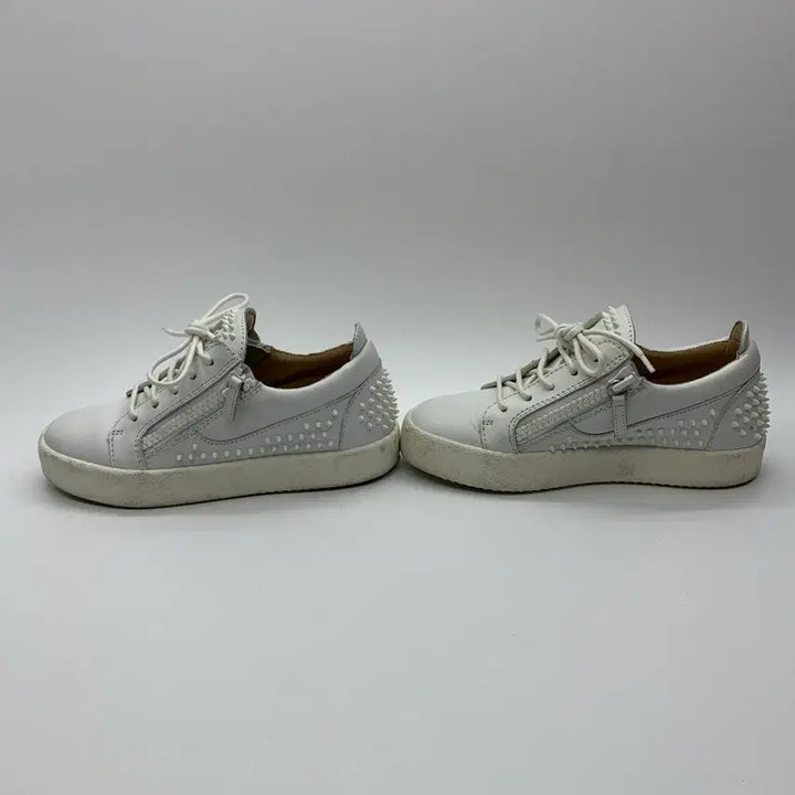 [BUNJANG] Giuseppe Zanotti White Studded Sneakers (Size 36) / 267001000 쥬세페 자노티 화이트 스터드 스니커즈 36사이즈