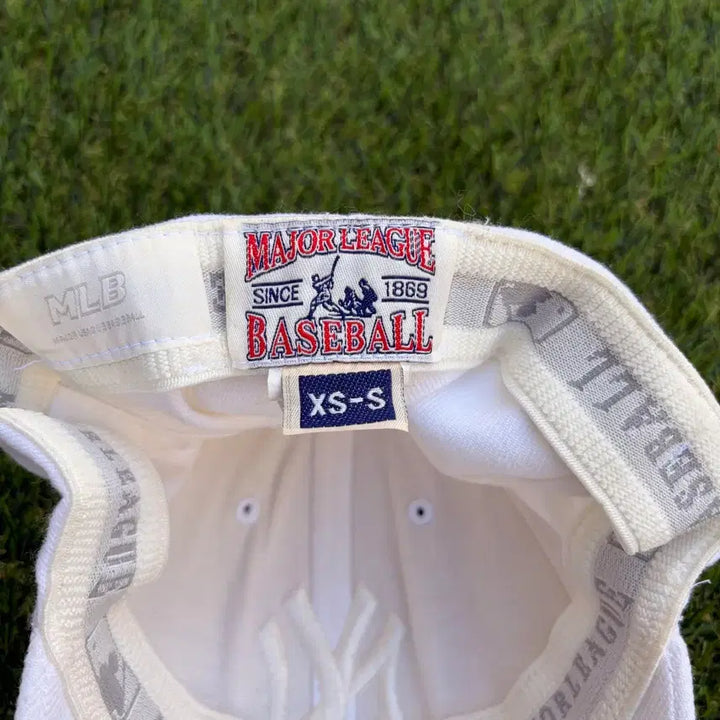 [BUNJANG] MLB New York Yankees White Ball Cap / MLB 뉴욕 양키스 화이트 볼캡