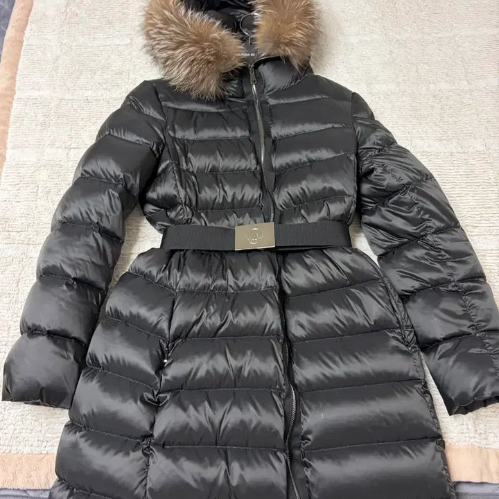 [SOLD OUT] 몽클레어 티누브(Tinuv) 여성 롱패딩 정품 라벨 폭스퍼