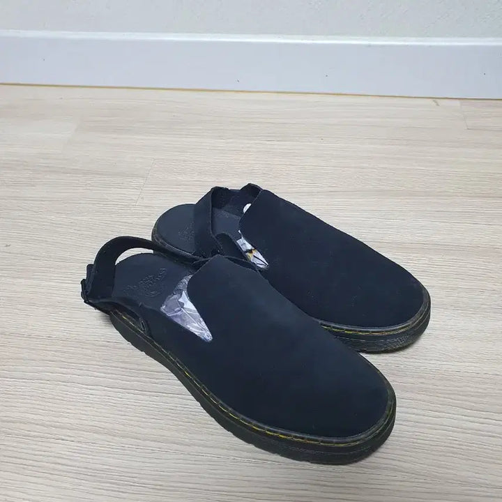 [SOLD OUT] 닥터마틴 칼슨 스웨이드 뮬 270