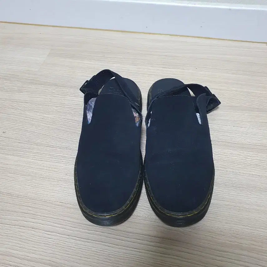 [SOLD OUT] 닥터마틴 칼슨 스웨이드 뮬 270
