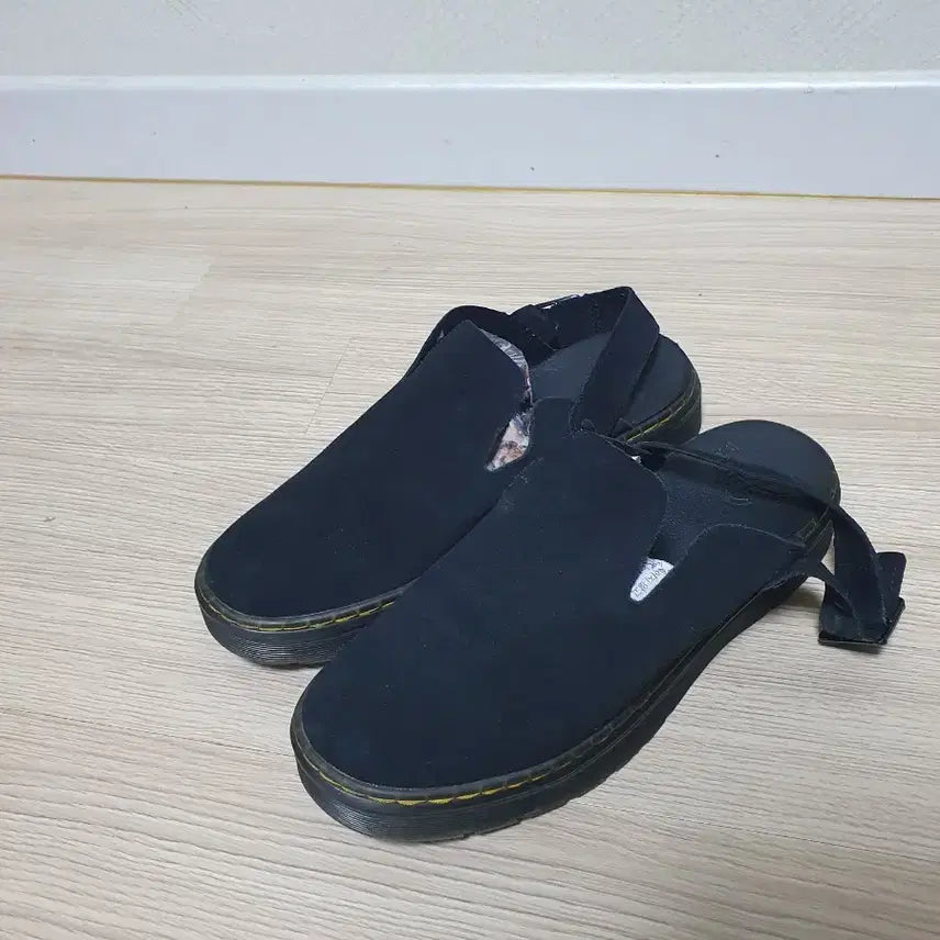 [SOLD OUT] 닥터마틴 칼슨 스웨이드 뮬 270