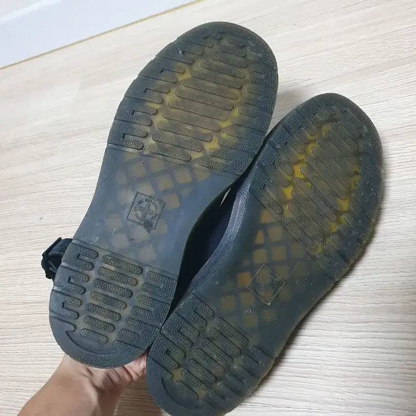 [SOLD OUT] 닥터마틴 칼슨 스웨이드 뮬 270