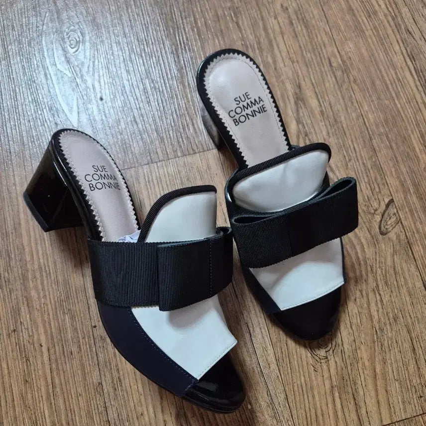 [SOLD OUT] 슈콤마보니 뮬 슬리퍼 (새것)