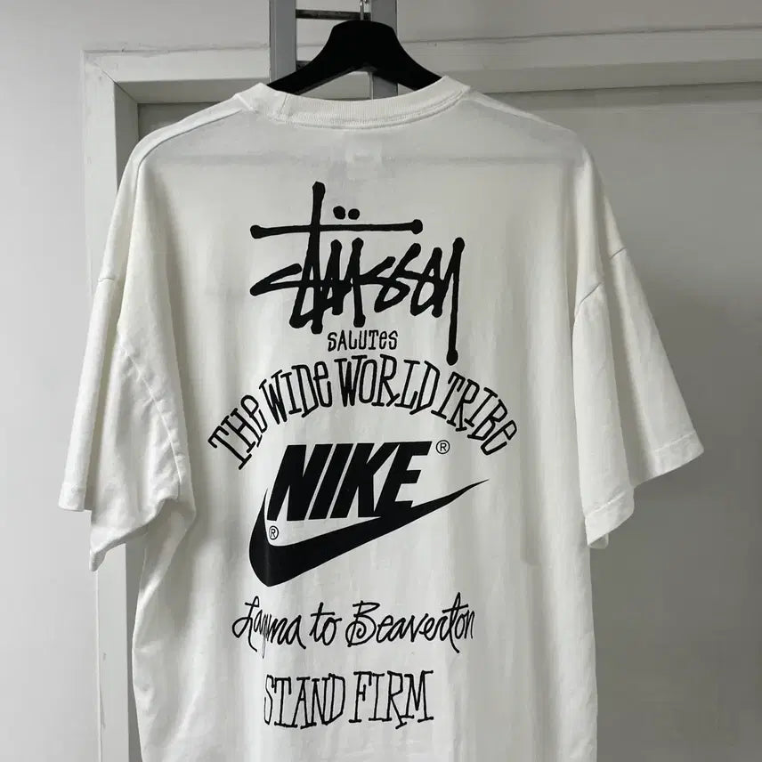 [SOLD OUT] 나이키 스투시 월드투어 반팔 티셔츠 화이트 L