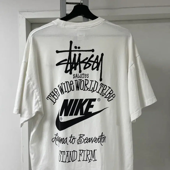 [SOLD OUT] 나이키 스투시 월드투어 반팔 티셔츠 화이트 L