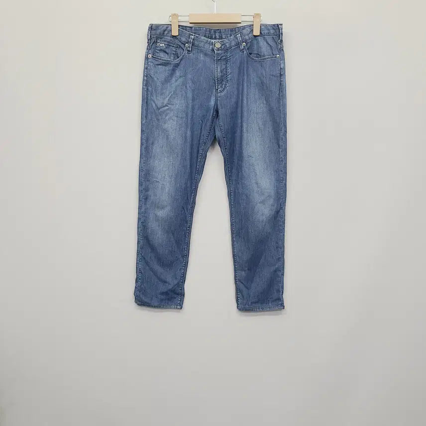 [SOLD OUT] (정품) 22 엠포리오 아르마니 에센셜 슬림 데님팬츠 33 (신세계탭)