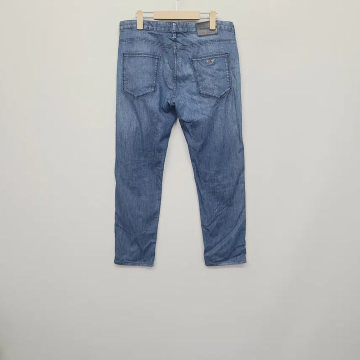 [SOLD OUT] (정품) 22 엠포리오 아르마니 에센셜 슬림 데님팬츠 33 (신세계탭)