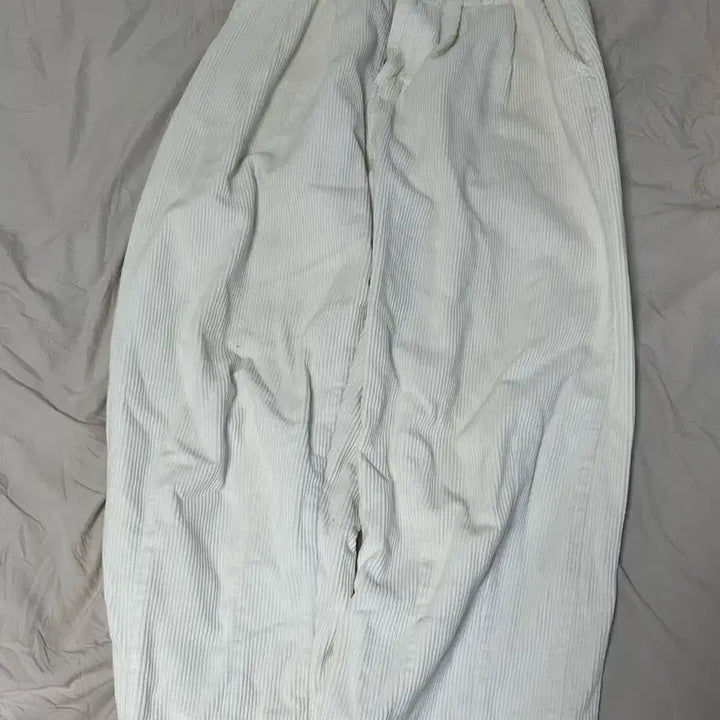 [BUNJANG] 에이블리 샤케 벌룬 팬츠 화이트 / 에이블리 샤케 벌룬 팬츠 화이트