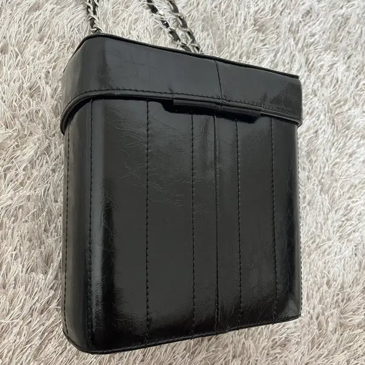 [BUNJANG] Cardinal Red Hardy Chain Bag Black / 카디널레드 하디 체인백 블랙