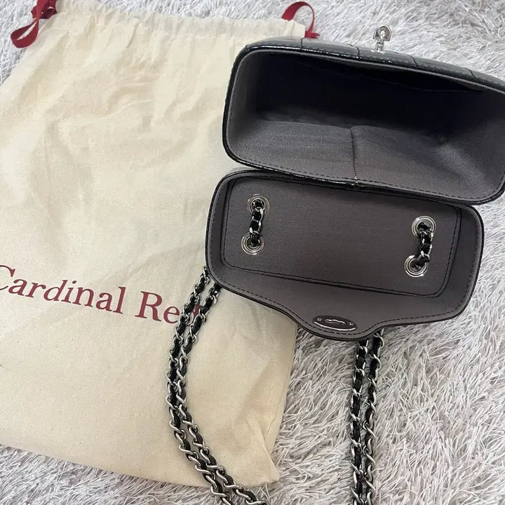 [BUNJANG] Cardinal Red Hardy Chain Bag Black / 카디널레드 하디 체인백 블랙