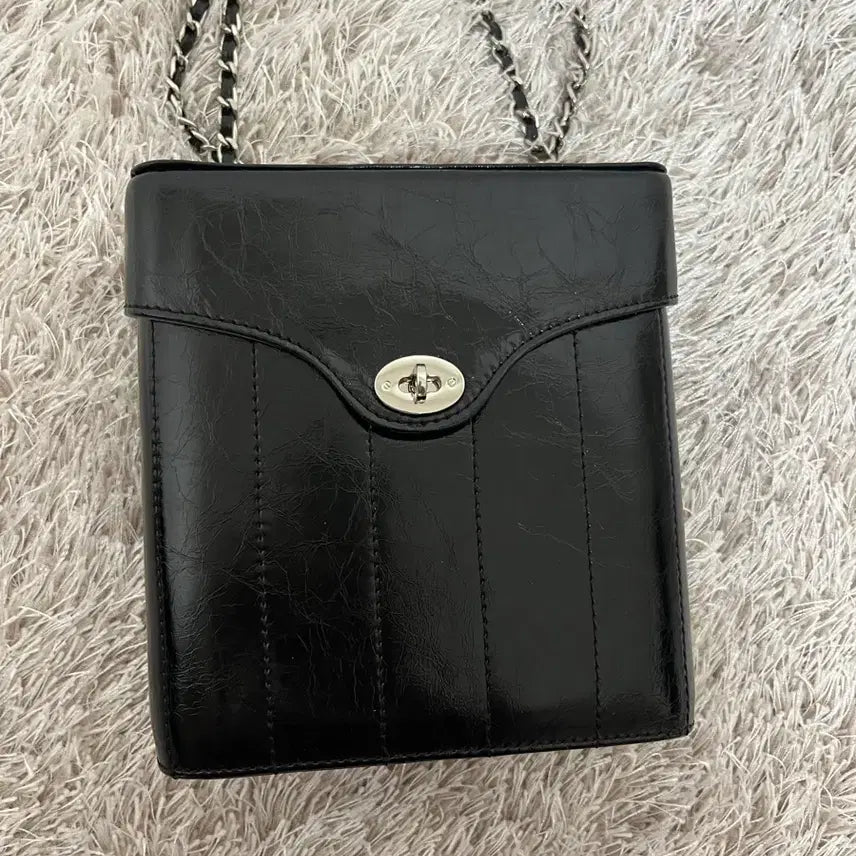 [BUNJANG] Cardinal Red Hardy Chain Bag Black / 카디널레드 하디 체인백 블랙