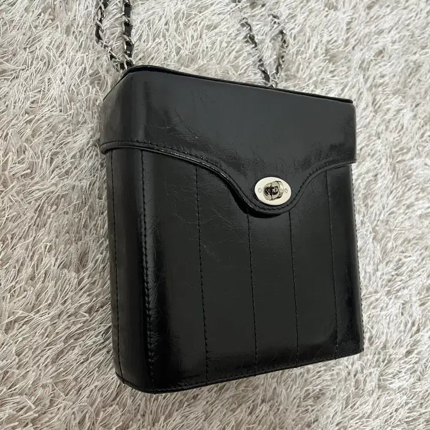 [BUNJANG] Cardinal Red Hardy Chain Bag Black / 카디널레드 하디 체인백 블랙