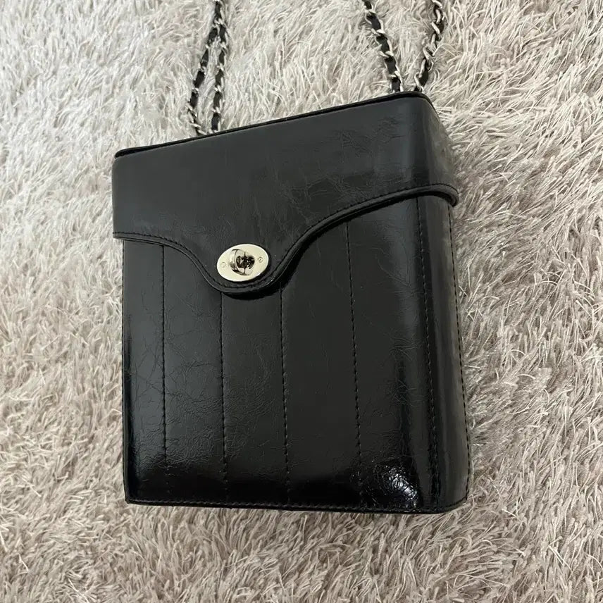 [BUNJANG] Cardinal Red Hardy Chain Bag Black / 카디널레드 하디 체인백 블랙