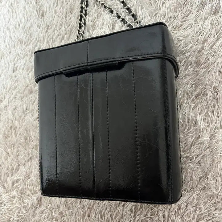 [BUNJANG] Cardinal Red Hardy Chain Bag Black / 카디널레드 하디 체인백 블랙