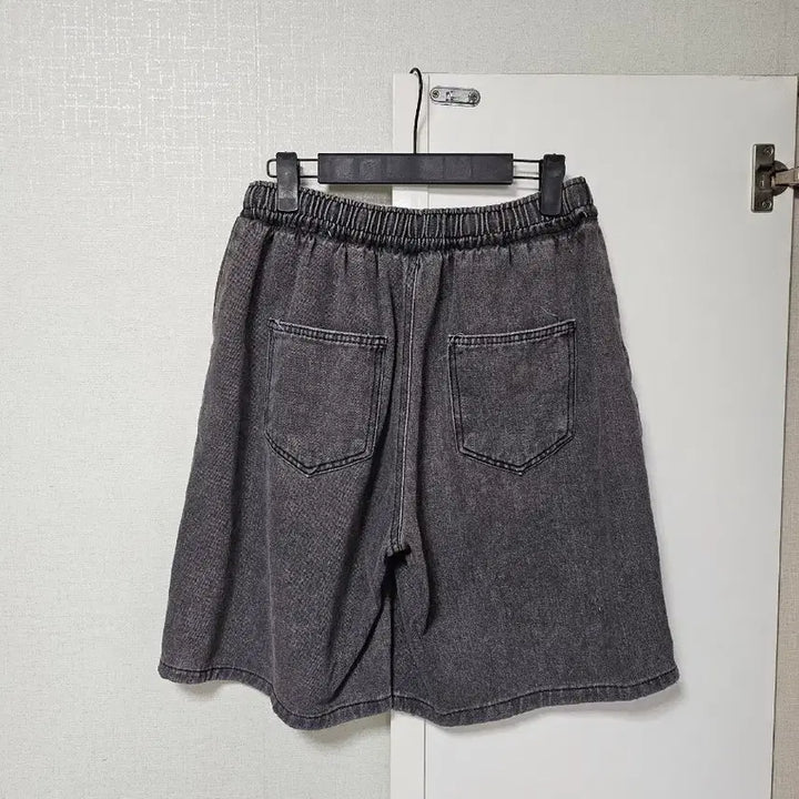 [BUNJANG] Black Denim Shorts (XL/L) - Elastic Waist / 블랙청 반바지 XL?L size? 고무밴딩이라 박시하게 입은거에요