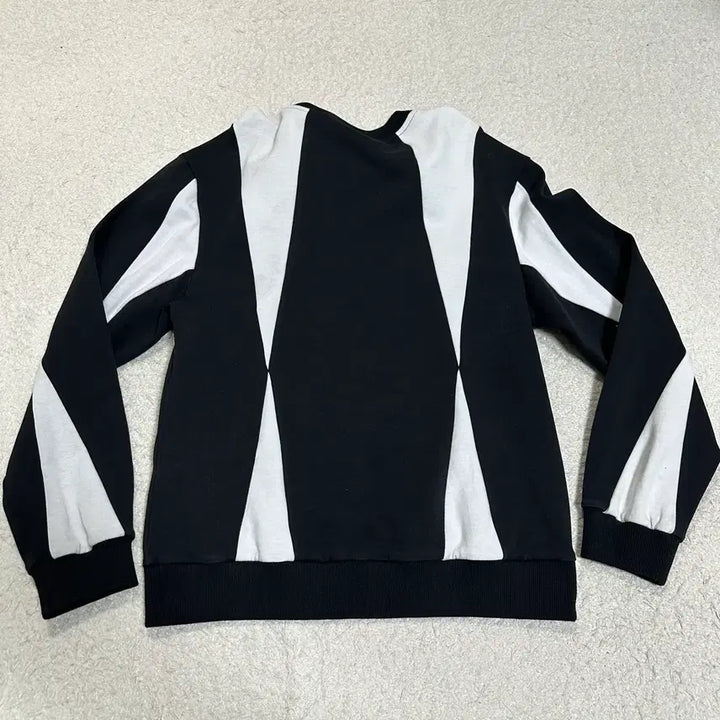 [SOLD OUT] 스파이더 블랙/화이트 맨투맨 티셔츠 m
