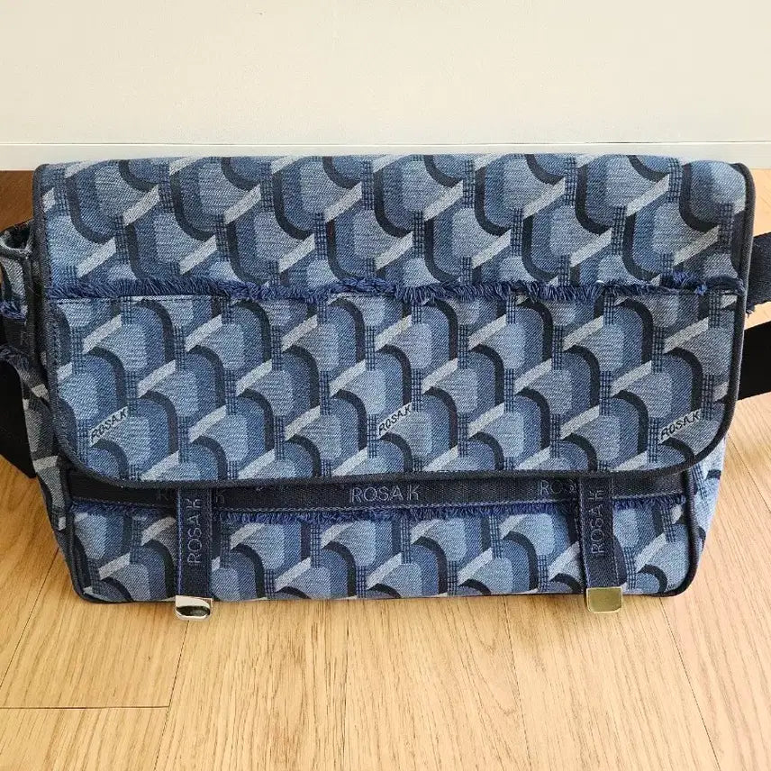 [BUNJANG] Rosa.K Jacquard Messenger Bag LL Size / 로사케이 자카드 메신저백 LL사이즈