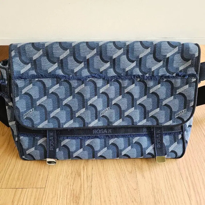 [BUNJANG] Rosa.K Jacquard Messenger Bag LL Size / 로사케이 자카드 메신저백 LL사이즈