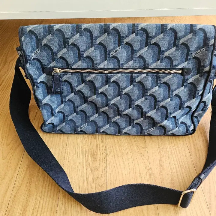 [BUNJANG] Rosa.K Jacquard Messenger Bag LL Size / 로사케이 자카드 메신저백 LL사이즈
