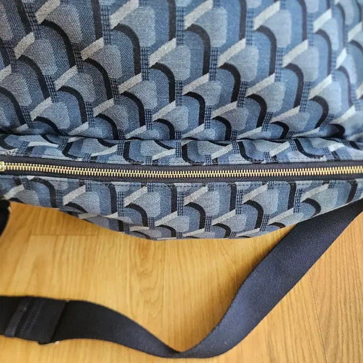 [BUNJANG] Rosa.K Jacquard Messenger Bag LL Size / 로사케이 자카드 메신저백 LL사이즈