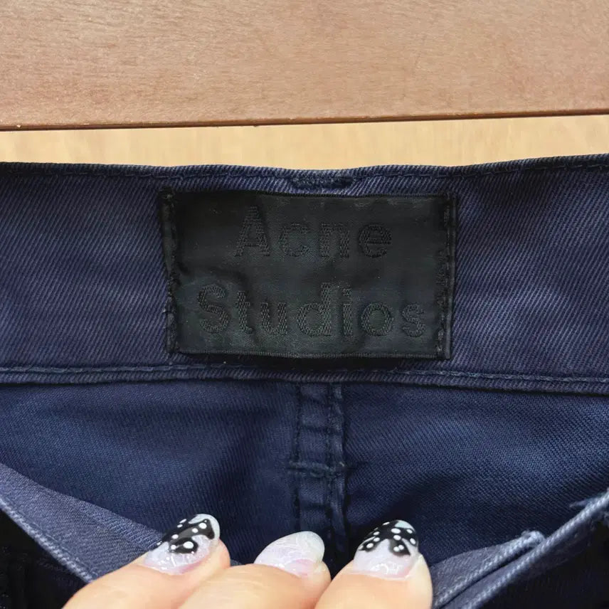 [BUNJANG] Acne Studios Cotton Straight Fit 5-Pocket Metal Button Navy Pants / 아크네스튜디오 코튼 팬츠 스트레이트 핏 5포켓 메탈 버튼 디테일 네이비