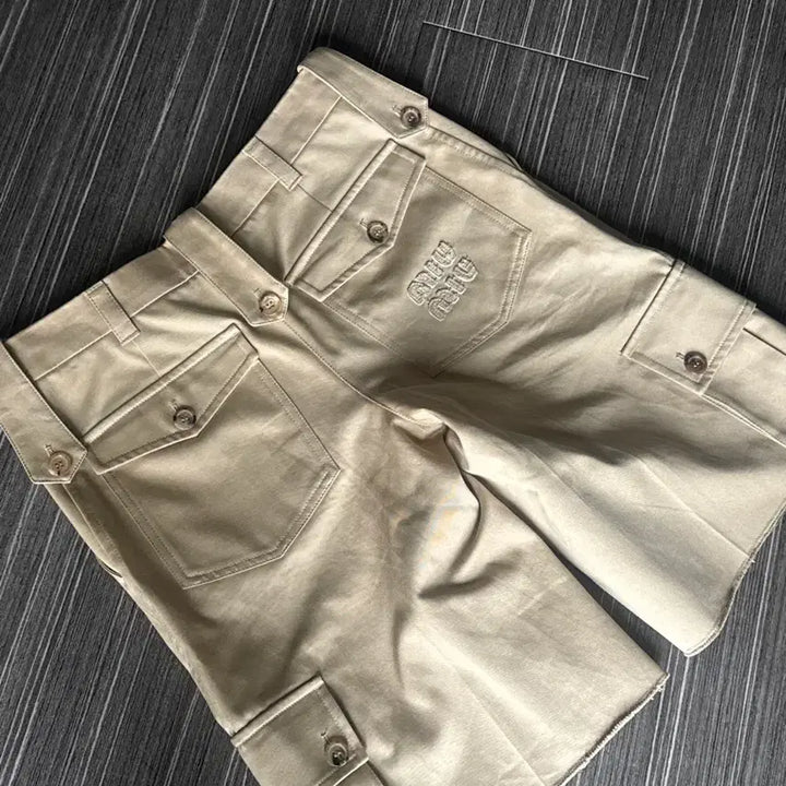 [BUNJANG] Miu Miu Chino Bermuda Shorts Size 36 / 미우미우 치노 버뮤다 코드 36 정품