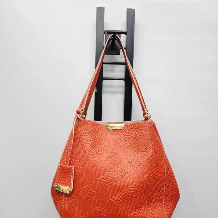 [SOLD OUT] 버버리 엠보 켄터버리 숄더백