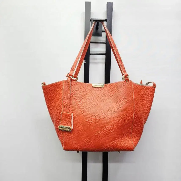 [SOLD OUT] 버버리 엠보 켄터버리 숄더백