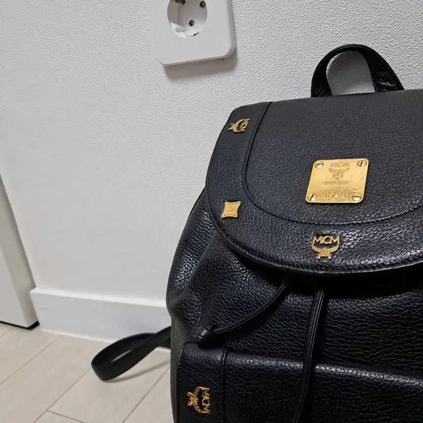 [SOLD OUT] MCM 블랙 가죽 백팩