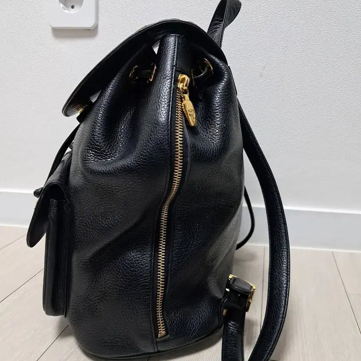 [SOLD OUT] MCM 블랙 가죽 백팩