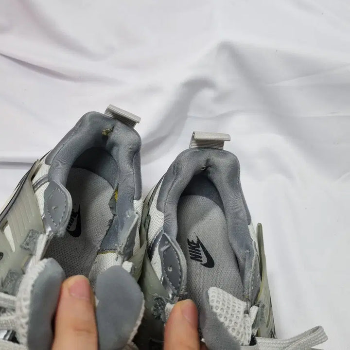 [BUNJANG] Nike V2K Run Pure Platinum Wolf Grey Sneakers / 빈티지하서 245 나이키 v2k 런 퓨어 플래티넘 울프 그레이