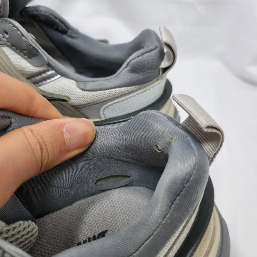 [BUNJANG] Nike V2K Run Pure Platinum Wolf Grey Sneakers / 빈티지하서 245 나이키 v2k 런 퓨어 플래티넘 울프 그레이