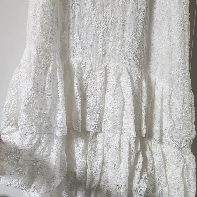 [BUNJANG] White Lace Ruffle Long Dress / 화이트 레이스 캉캉 사선 롱 원피스