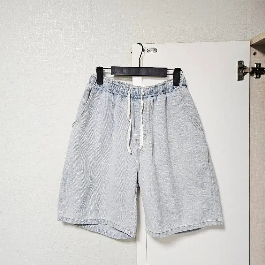 [BUNJANG] Elastic Waistband Light Blue Shorts / 연청 반바지 XL?L size? 고무밴딩이라 박시하게 입은거에요