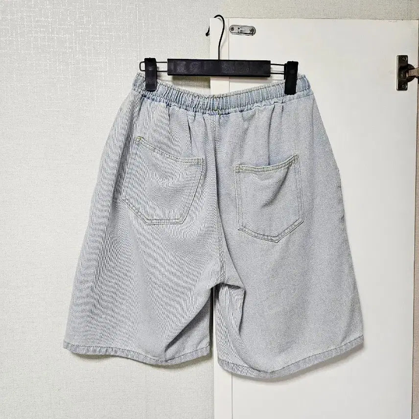 [BUNJANG] Elastic Waistband Light Blue Shorts / 연청 반바지 XL?L size? 고무밴딩이라 박시하게 입은거에요