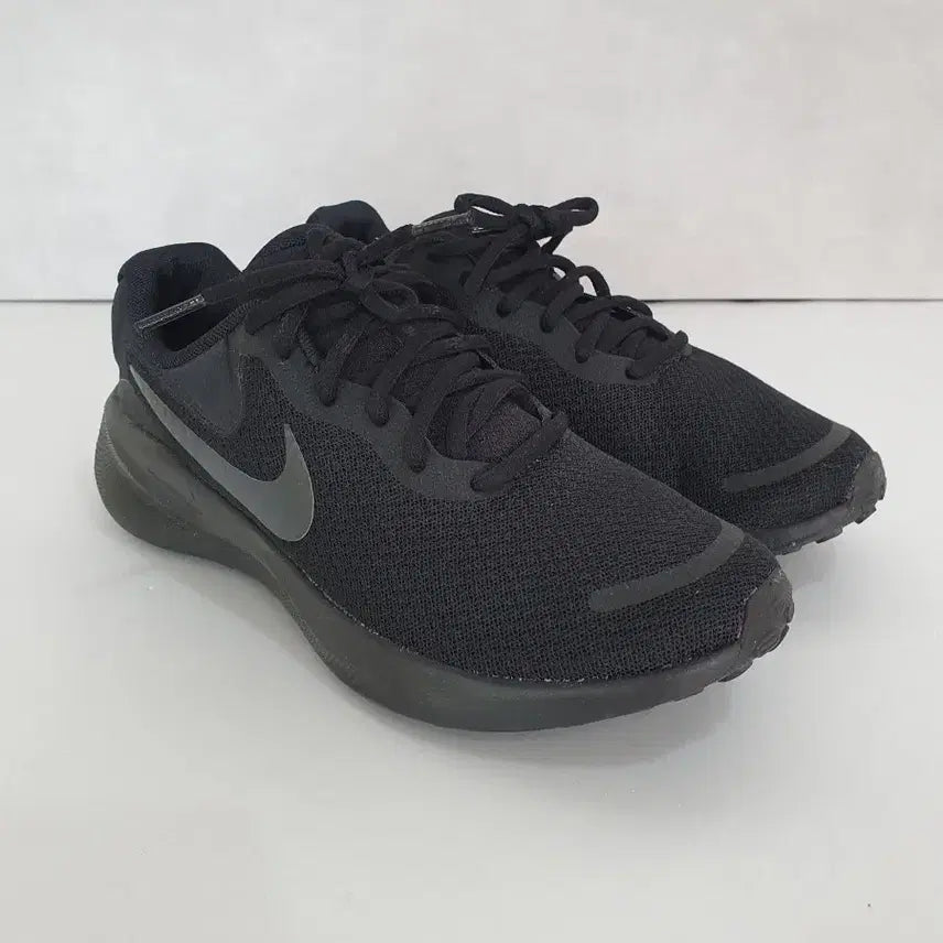 [BUNJANG] Nike Revolution 7 All Black (255) / 나이키 레볼루션 7 올 블랙 (255)