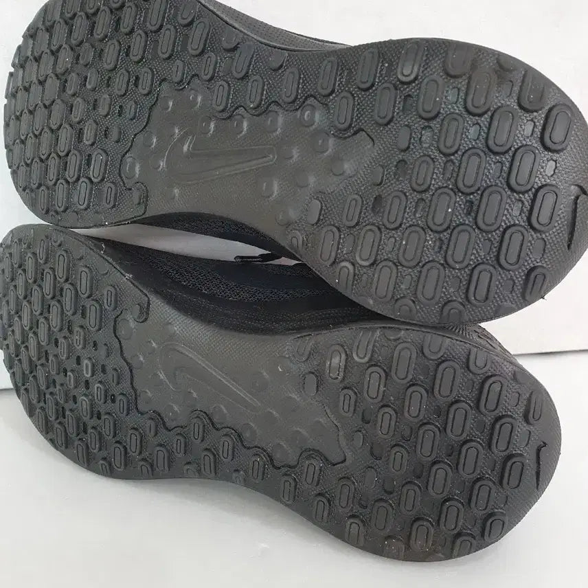 [BUNJANG] Nike Revolution 7 All Black (255) / 나이키 레볼루션 7 올 블랙 (255)