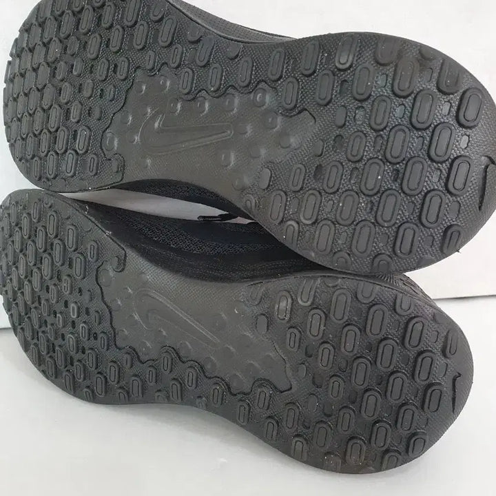 [BUNJANG] Nike Revolution 7 All Black (255) / 나이키 레볼루션 7 올 블랙 (255)