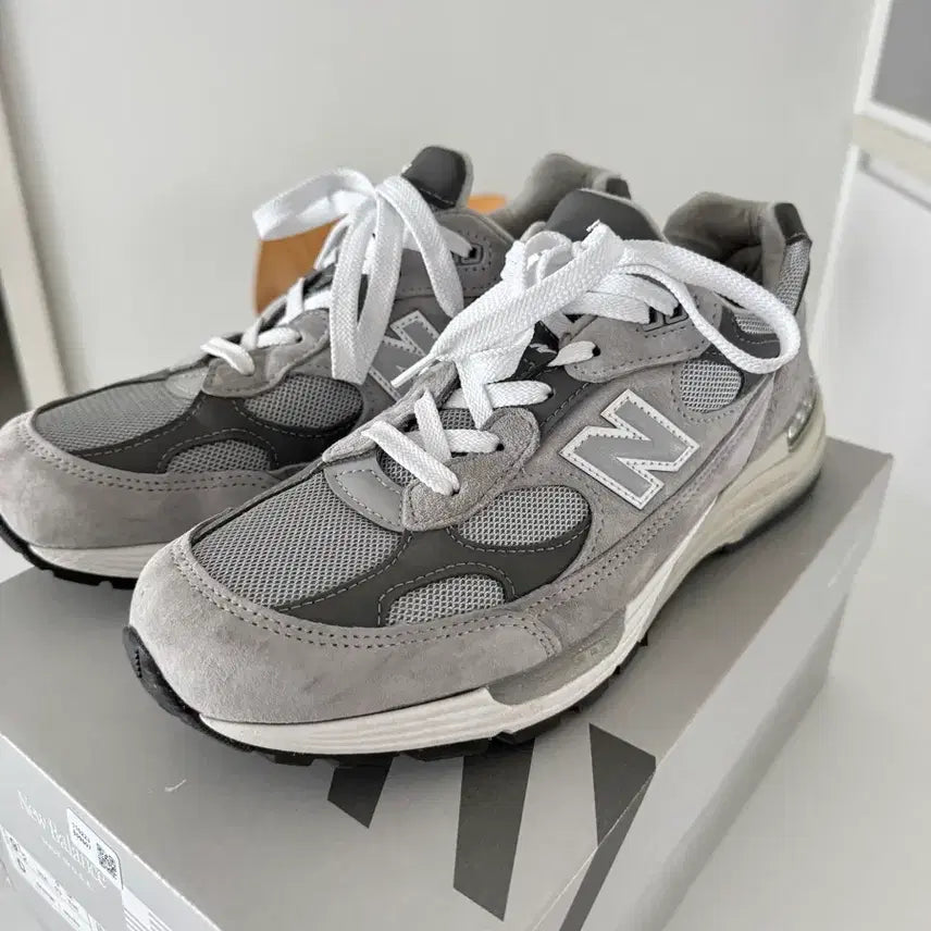 [BUNJANG] New Balance 992 Made in USA Core Grey Silver Metallic Sneakers / 뉴발란스 992 메이드 인 USA 코어 그레이 실버 메탈릭