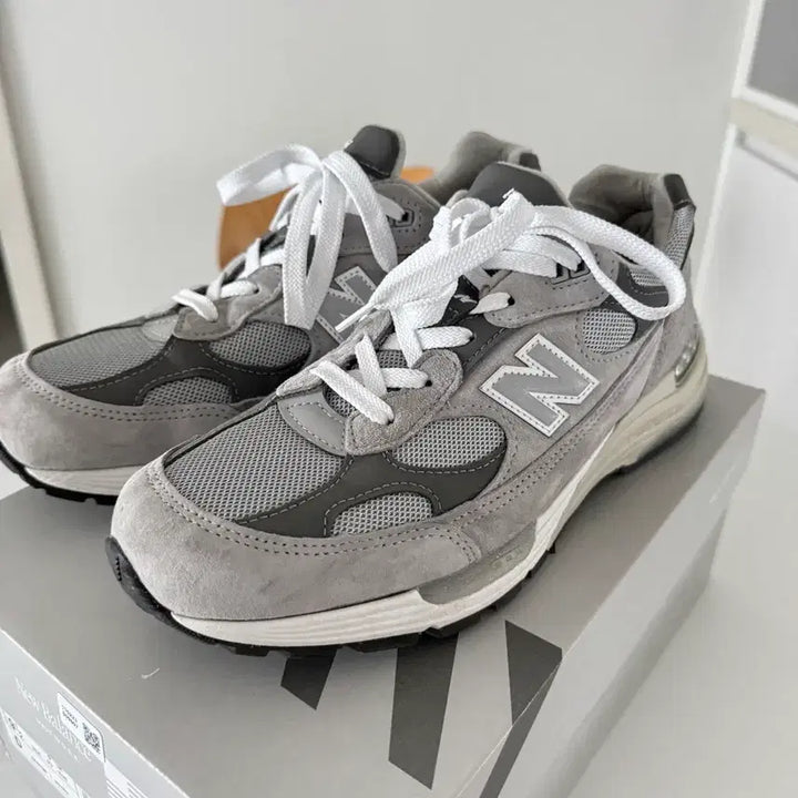 [BUNJANG] New Balance 992 Made in USA Core Grey Silver Metallic Sneakers / 뉴발란스 992 메이드 인 USA 코어 그레이 실버 메탈릭