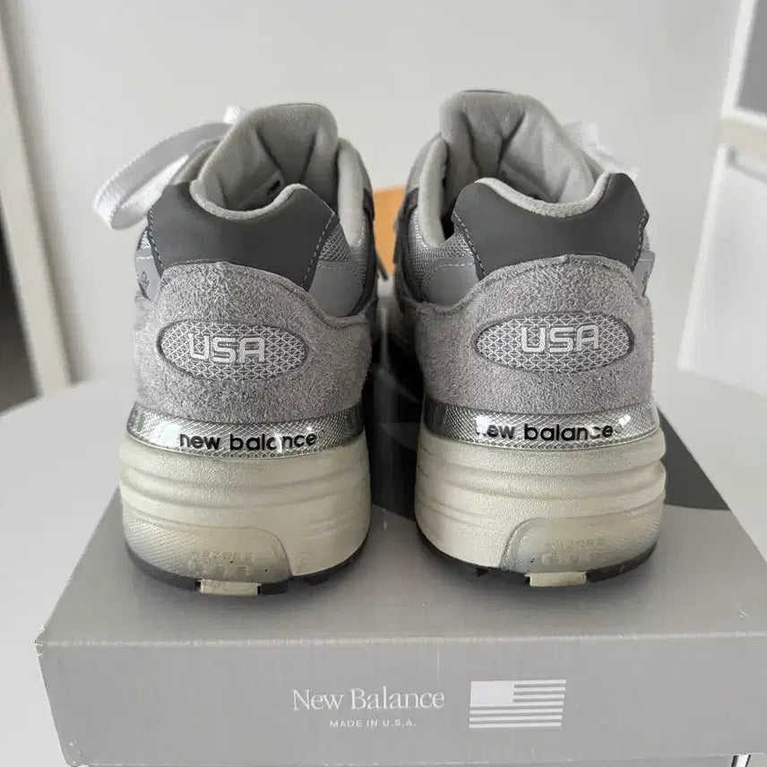 [BUNJANG] New Balance 992 Made in USA Core Grey Silver Metallic Sneakers / 뉴발란스 992 메이드 인 USA 코어 그레이 실버 메탈릭