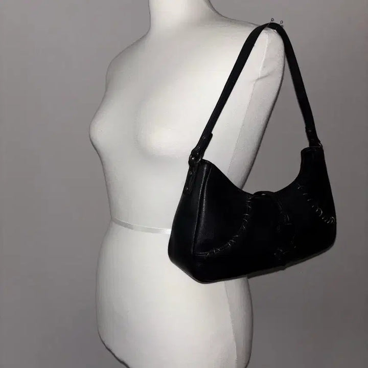 [SOLD OUT] Guess vintage shoulder bag