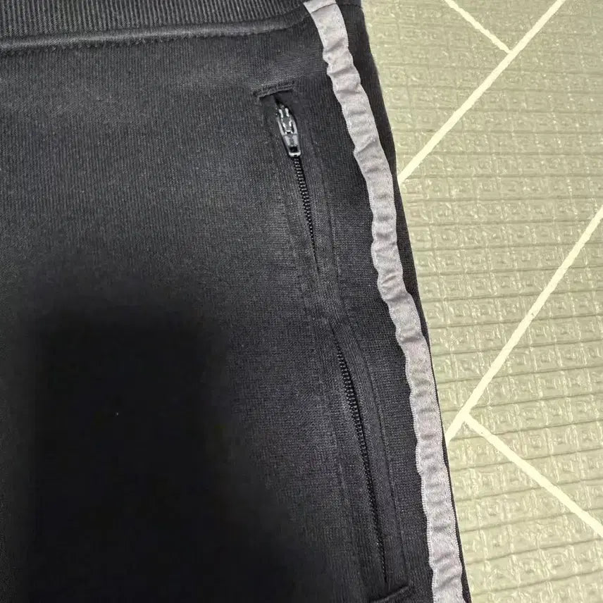 [BUNJANG] Adidas Logo Cubic Training Pants / 아디다스 로고 큐빅 트레이닝 팬츠 / 26~30인치