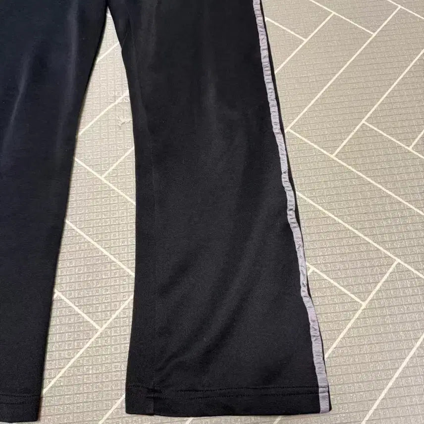 [BUNJANG] Adidas Logo Cubic Training Pants / 아디다스 로고 큐빅 트레이닝 팬츠 / 26~30인치