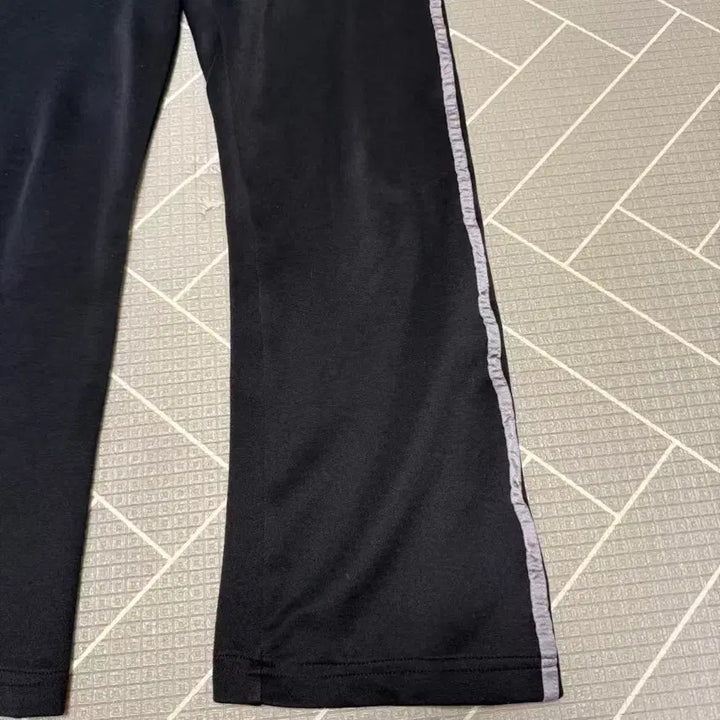 [BUNJANG] Adidas Logo Cubic Training Pants / 아디다스 로고 큐빅 트레이닝 팬츠 / 26~30인치