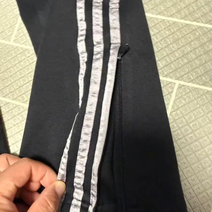 [BUNJANG] Adidas Logo Cubic Training Pants / 아디다스 로고 큐빅 트레이닝 팬츠 / 26~30인치