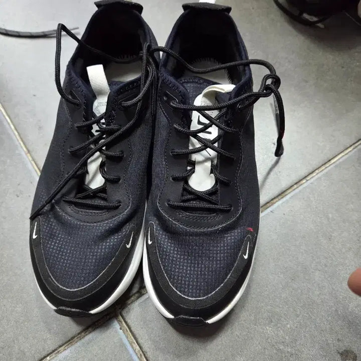 [BUNJANG] Nike Air Max Black and White Sneakers (235) / 나이키 에어맥스 검흰 운동화235